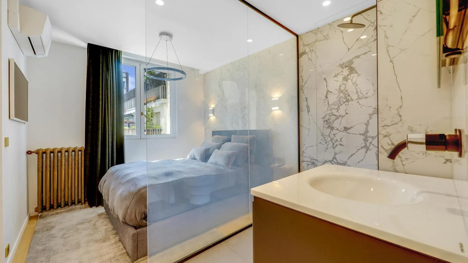 Ultra Luxe Tour Eiffel Apartment Paris